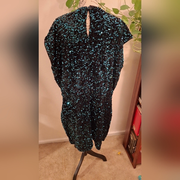 CITY CHIC Sequin Party Dress Emerald Green & Black Mini Cap Sleeve Size 20 NWT - Picture 3 of 6